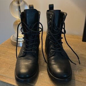 Size 7 Frye lace up boot